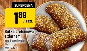Bułka proteinowa z ziarnami na kamieniu