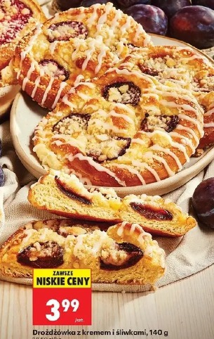 Drożdżówka z kremem i śliwkami