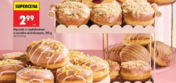 Pączek z nadzieniem o smaku wiśniowym