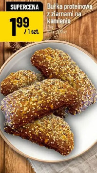 Bułka proteinowa z ziarnami na kamieniu