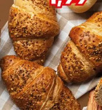 Croissant z kremem orzechowo-nugatowym