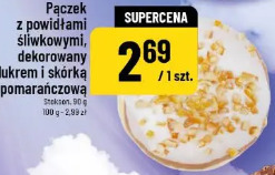 Pączek z powidłami śliwkowymi, dekorowany lukrem i skórką pomarańczową