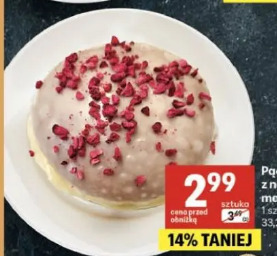 Pączek z nadzieniem malinowym