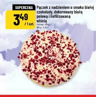 Pączek z nadzieniem o smaku białej czekolady, dekorowany białą polewą i liofilizowaną wiśnią