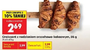 Croissant z nadzieniem orzechowo-kakaowym