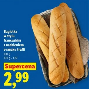 Bagietka w stylu francuskim z nadzieniem o smaku trufli