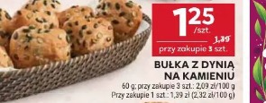 Bułka z dynią na kamieniu