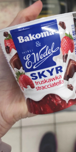 Bakoma & E. Wedel skyr truskawka stracciatella