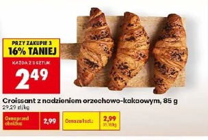 Croissant z nadzieniem orzechowo-kakaowym