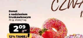 Donut z nadzieniem truskawkowym