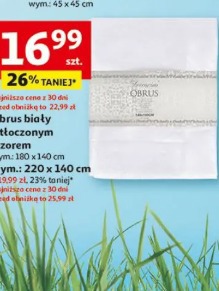 Obrus biały z tłoczonym wzorem