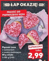 Pączek Love z nadzieniem o smaku malinowym