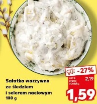 Sałatka warzywna ze śledziem i selerem naciowym