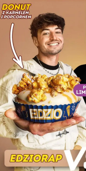 Donut z karmelem i popcornem