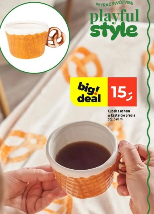 Kubek z uchem w kształcie precla