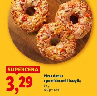 Pizza donut z pomidorami i bazylią