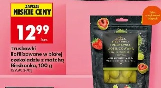 Truskawki liofilizowane w białej czekoladzie z matchą Biedronka