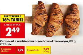 Croissant z nadzieniem orzechowo-kakaowym