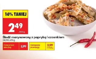 Śledź marynowany z papryką i czosnkiem