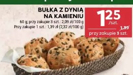 Bułka z dynią na kamieniu