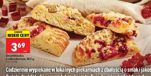 Drożdżówka z rabarbarem