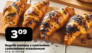 Rogalik maślany z nadzieniem czekoladowo-orzechowym