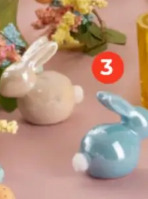 Figurka ceramiczna zając z pomponem