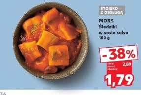 Stoisko z obsługą Mors Śledziki w sosie salsa