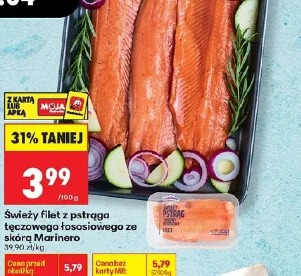 Świeży filet z pstrąga tęczowego łososiowego ze skórą