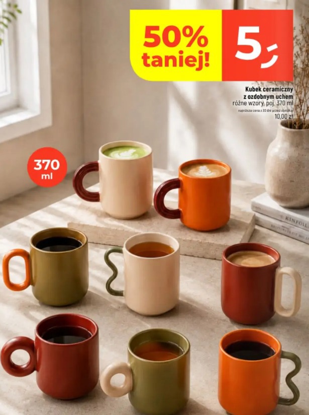 Kubek ceramiczny z ozdobnym uchem