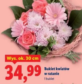 Bukiet kwiatów w ratanie