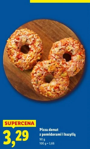 Pizza donut z pomidorami i bazylią