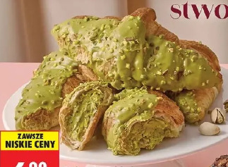 Croissant z nadzieniem i polewą